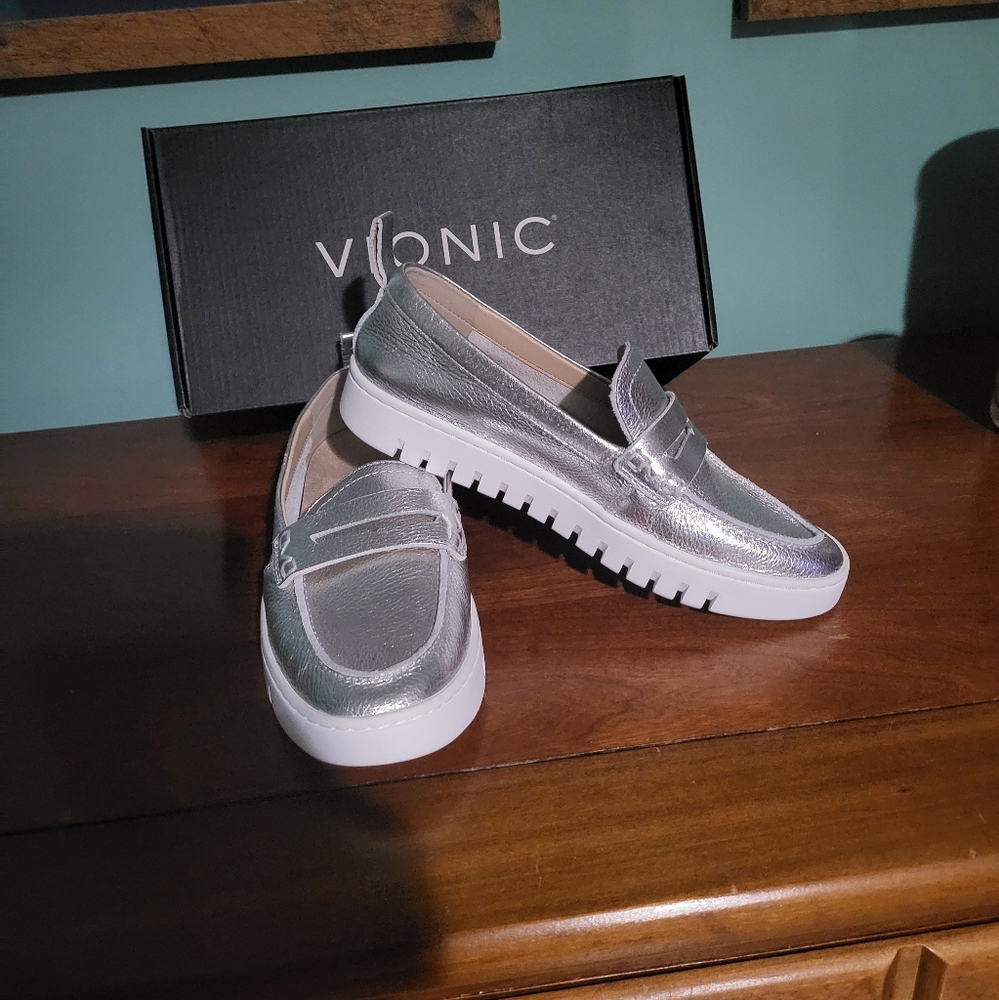 Vionic Silver Flats Lightweight Modern Design - image 1